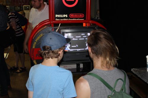 Playing Ice Climber at Retrospelsmässan 2018